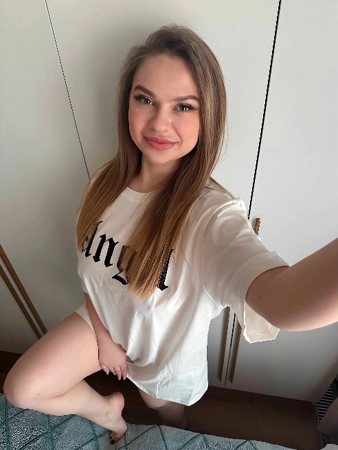 Я знаю, чего хочу… И это ты. 😏 Я не люблю полутонов, не терплю намёков. Я хочу чувствовать твои руки, твои губы, твой жар. Я хочу довести...