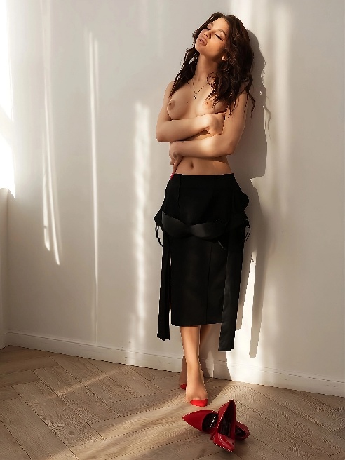 Я не без греха, кому это важно, я курю , но при этом от меня всегда вкусно пахнет и в моих апартаментах всегда чисто и свежо. По паспорту...