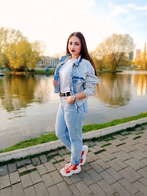 Я — горячая брюнетка с неповторимым обаянием🍌, жаждущая твоих прикосновений и горячего секса. Моя фигура💋 с идеально будет манить тебя🔥 с...