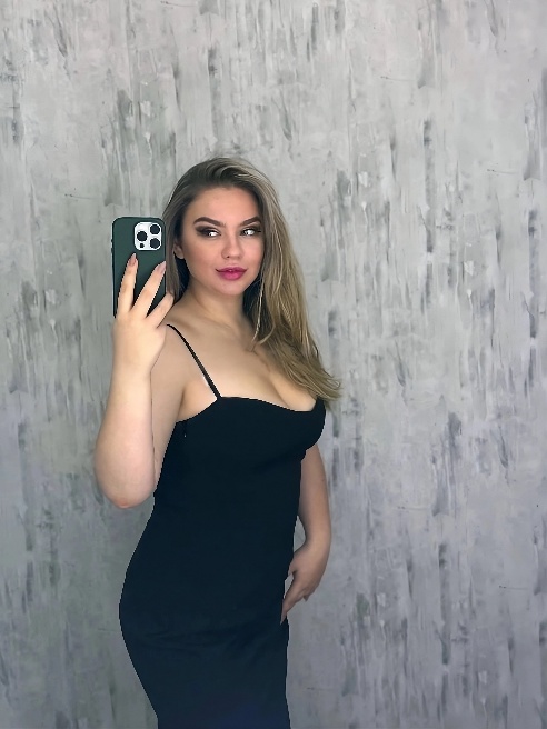 Каждый раз, глядя на тебя, я чувствую, как внутри разгорается пламя. 😏💋 Я хочу, чтобы эта ночь стала не просто страстной, но незабываемой...