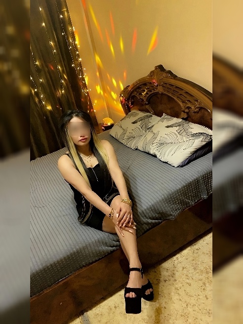 Ягодка в самом соку, на пике своей сексуальности, подарю море ласки и океан чувственности. Предпочитаю оральные ласки, долгие и медленные...