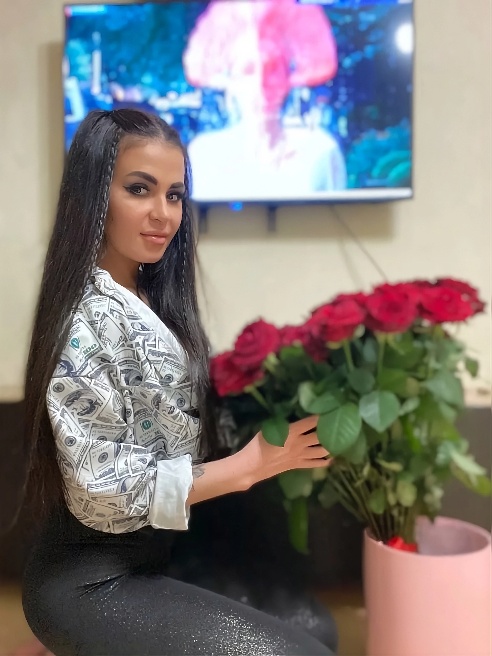 Мбр входит в часик 🩷🩷🩷Нежная загорелая кожа, красивая мягкая грудь Внимательная любительница мбр