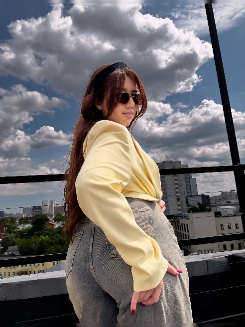 Так хочется мужского внимания🥺🥺🩷

Я уже вся мокренькая…💦💦💦

Как на счет поставить меня на коленочки и заставить ублажать твой сладкий 🍌?)...