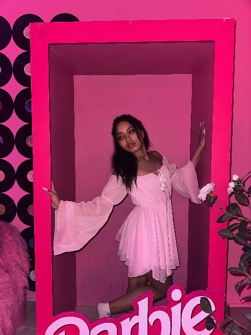 💃The way you shake it
I can't believe it
I ain't never seen an ass like that
The way you move it
You make my peepee go DOING DOING DO... 💃The way you shake it
I can't believe it
I ain't never seen an ass like that
The way you move it
You make my peepee go DOING DOING DO...