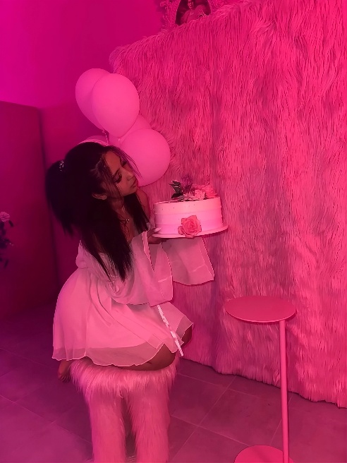 💃The way you shake it
I can't believe it
I ain't never seen an ass like that
The way you move it
You make my peepee go DOING DOING DO... 💃The way you shake it
I can't believe it
I ain't never seen an ass like that
The way you move it
You make my peepee go DOING DOING DO...