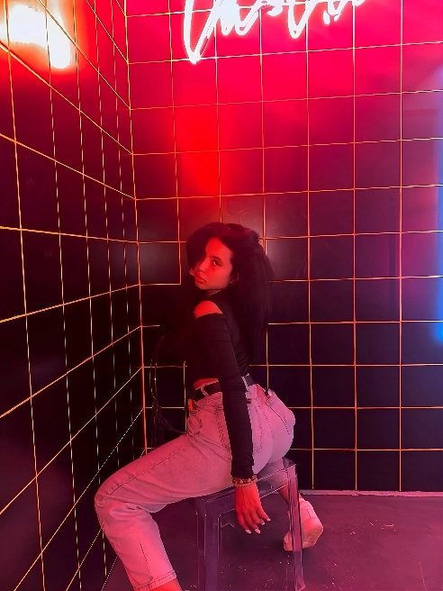 💃The way you shake it
I can't believe it
I ain't never seen an ass like that
The way you move it
You make my peepee go DOING DOING DO... 💃The way you shake it
I can't believe it
I ain't never seen an ass like that
The way you move it
You make my peepee go DOING DOING DO...