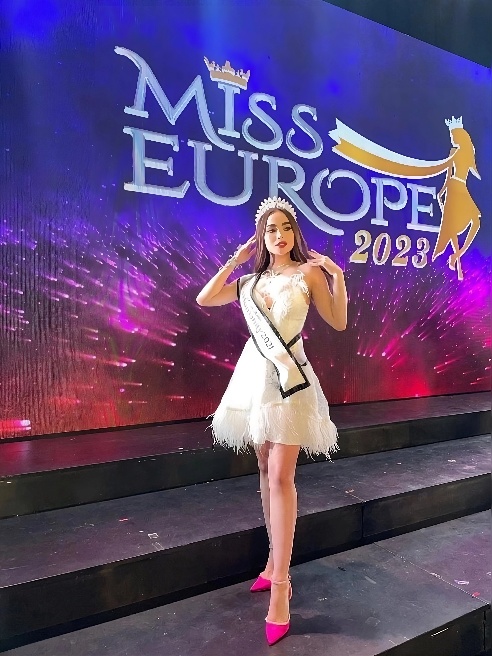 Многократная призерка и победительница конкурсов красоты🏆 Профессионально занимаюсь танцами 💃🏻



Мои титулы в конкурсах красоты:...