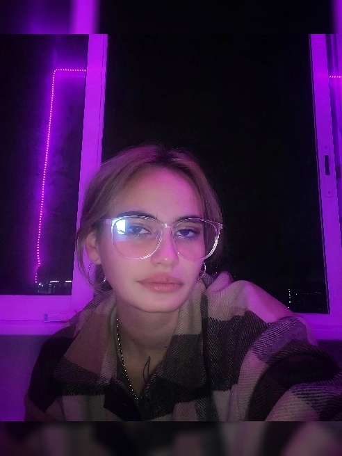 Обворожительная красотка 😇

Облик ангела ,но привкус дьявола 😈

Я чувствую человеку кожей и сливаюсь с ним 🥀

Люблю пробовать что-то ново...