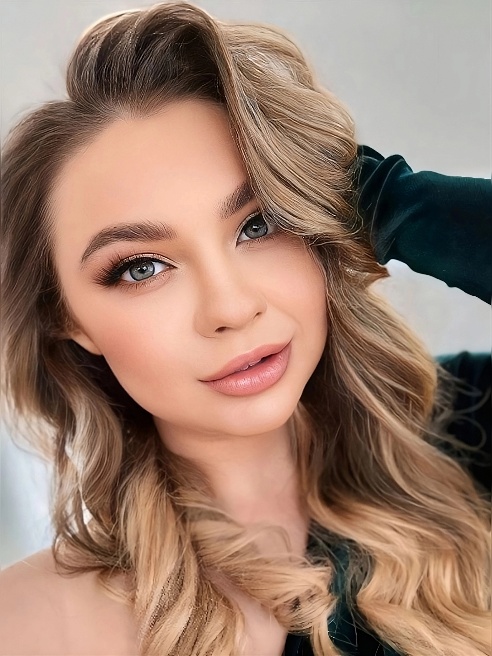 Ты заставляешь меня дрожать от одного твоего прикосновения. 😏💋 Эта ночь будет только нашей, наполненной желанием, которое невозможно скры...