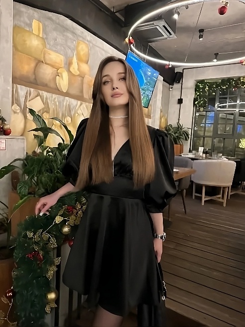 Нежный цветочек, жаждущий ласк и страстного секса.