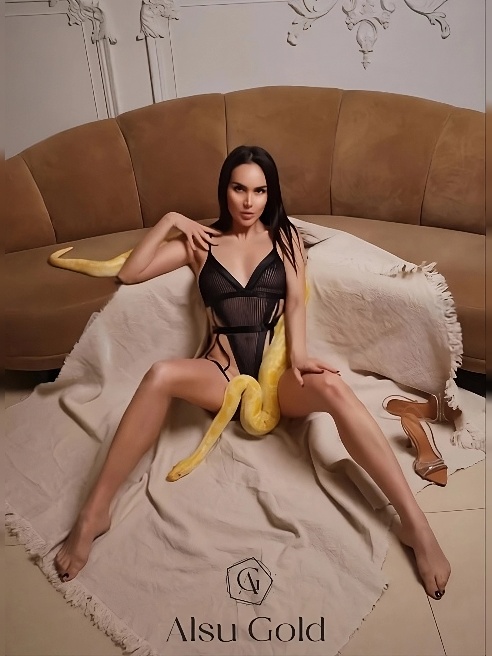 Меня зовут Алсу Голд, Я GRAND PRIX MISS MOSCOW 2021 BEAUTY ! 👑 А так же я топ модель и действующая актриса театра и кино 🎥