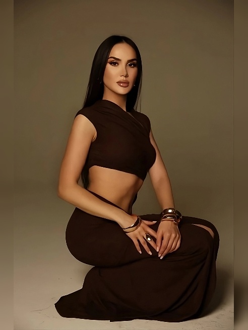 Меня зовут Алсу Голд, Я GRAND PRIX MISS MOSCOW 2021 BEAUTY ! 👑 А так же я топ модель и действующая актриса театра и кино 🎥