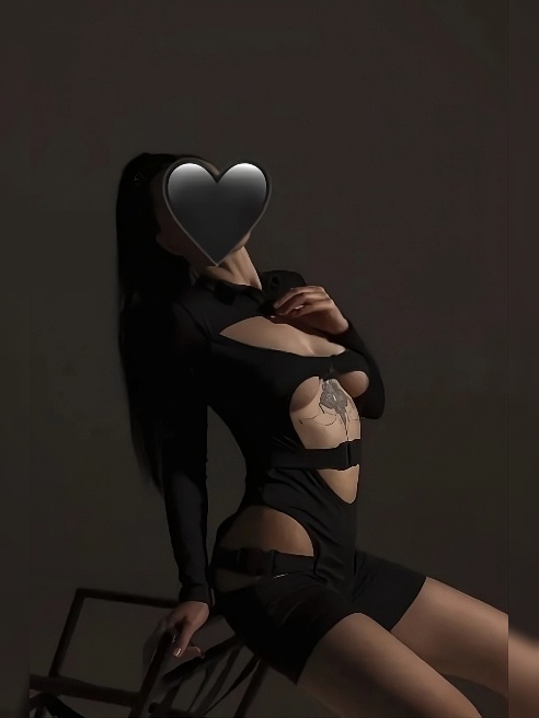 Я - та самая необыкновенная девушка, встречу с которой ты запомнишь 😈❤️ 
О себе в трех словах? Страстная, игривая, умная.