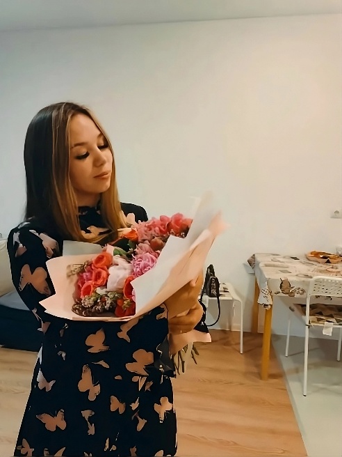 Всем привет.  Меня зовут Александра . Очень люблю получать удовольствие .Но без грубости )