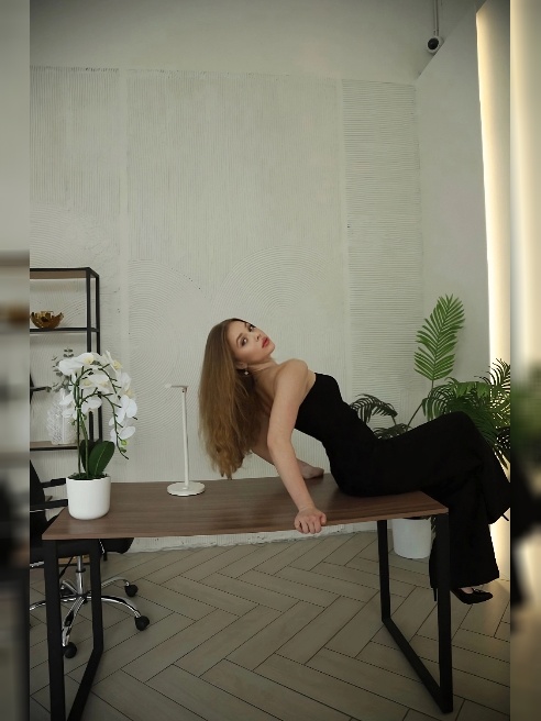 New girl! Юность, нежность, натуральность и неиспорченность… 



Привет, меня зовут Лея и мне только-только исполнилось 18 лет, в жизни...