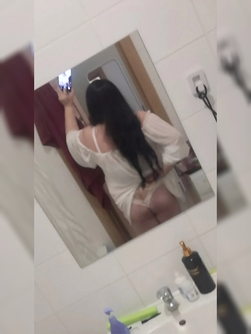 Коротко и по делу

"Красивая, ухоженная, с приятным характером. Рада интересным встречам с достойными мужчинами. Всё чётко, без лишних сл...