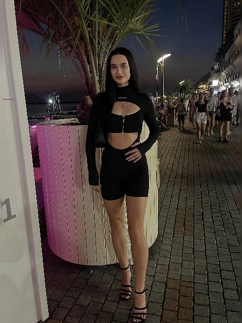 💋Новенькая в этой сфере

💋Мне реально 19 лет

💋В апартаментах одна

💋Встречаюсь индивидуально

💋Соответствую фото на сто процентов