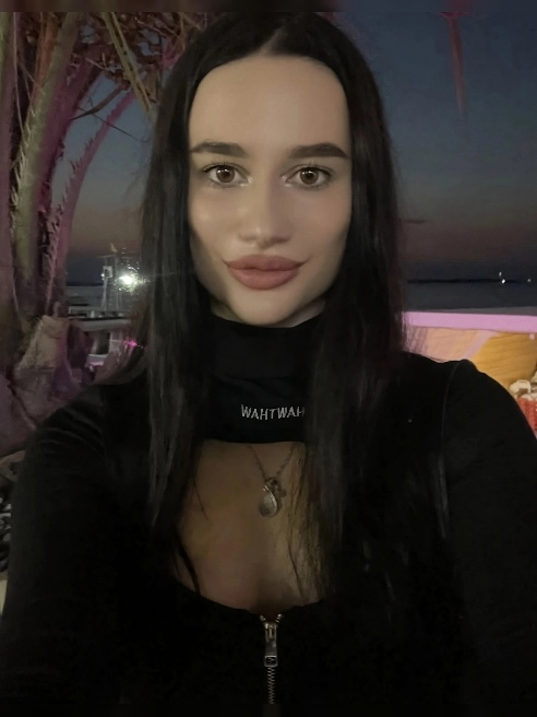 💋Новенькая в этой сфере

💋Мне реально 19 лет

💋В апартаментах одна

💋Встречаюсь индивидуально

💋Соответствую фото на сто процентов