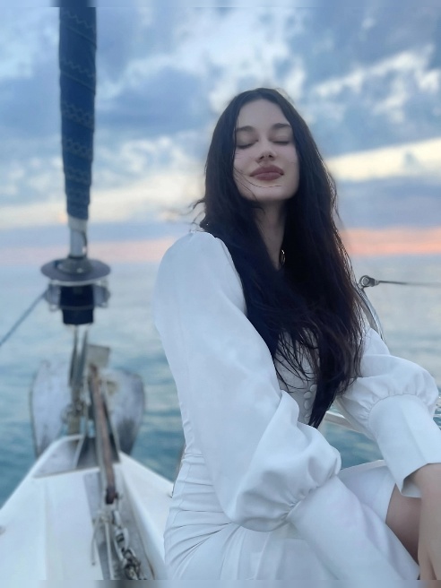 💋Новенькая в этой сфере

💋Мне реально 19 лет

💋В апартаментах одна

💋Встречаюсь индивидуально

💋Соответствую фото на сто процентов