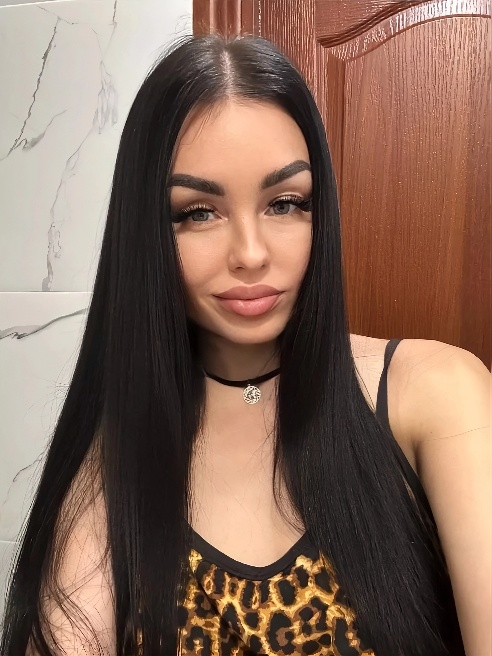 Я — та самая девушка, с которой не стыдно появиться на ужине, светском мероприятии или просто провести вечер в уютной обстановке.

Элеган...