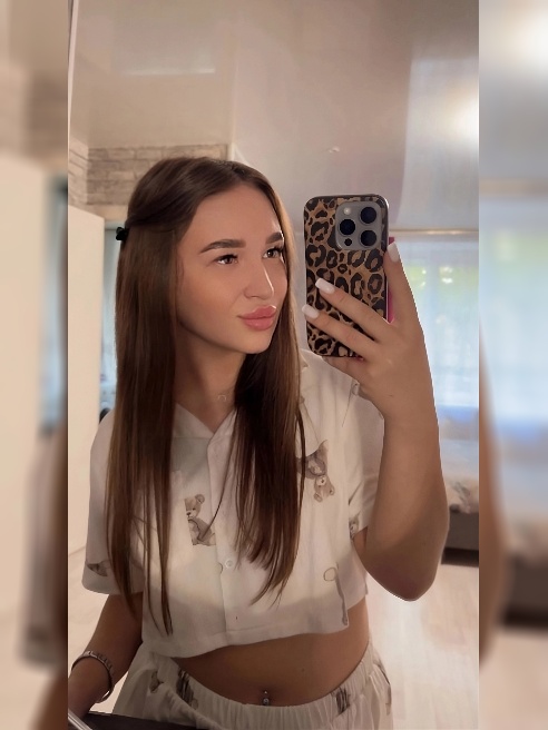 Я снова поднимаюсь и опускаюсь на тебя, с глубоким стоном, чувствуя, как ты входишь до конца.

Ты такой твёрдый, горячий, и я не могу на...