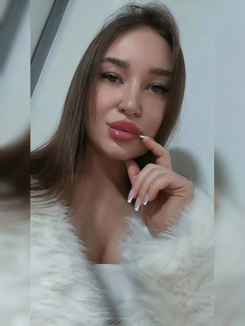 Я снова поднимаюсь и опускаюсь на тебя, с глубоким стоном, чувствуя, как ты входишь до конца.

Ты такой твёрдый, горячий, и я не могу на...