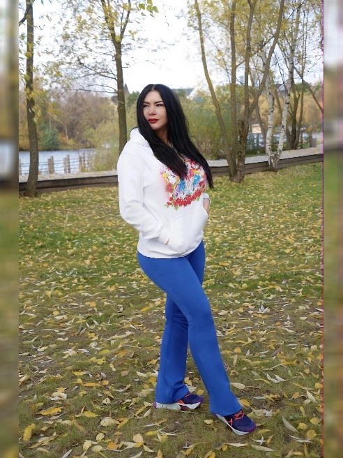 Встречусь с приятным джентельменом у себя или приеду в гости!Фигуристая брюнетка с натуральной грудью 8-го размера,роскошной круглой попо...