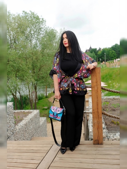 Встречусь с приятным джентельменом у себя или приеду в гости!Фигуристая брюнетка с натуральной грудью 8-го размера,роскошной круглой попо...