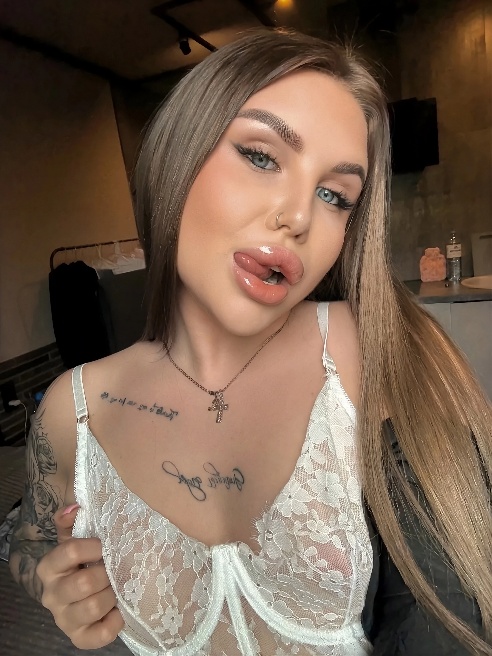 СЛАДЕНЬКАЯ 👅КРАСОТОЧКА👅 ждет в гости мальчиков для приятного времяпрепровождения💦☺❤❤

 Я очарую тебя и твой 🍌 своим умелым ротиком👄