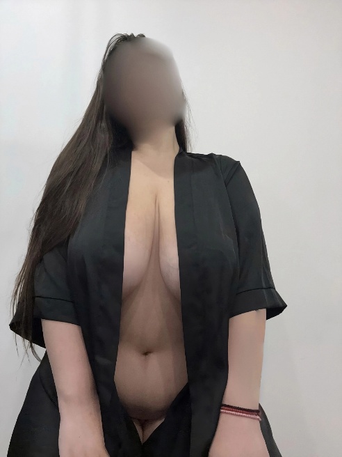 Лежу на кровати, ласкаю свои сисечки и жду тебя!  +7 967 017 68 26