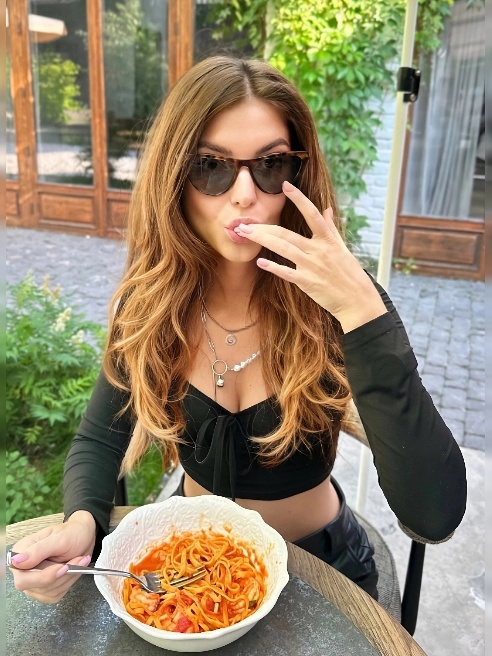 💋⚡ Тут я ненадолго ⚡ Встречаюсь для удовольствия и наслаждения! ✨ Полностью натуральная внешность ✨