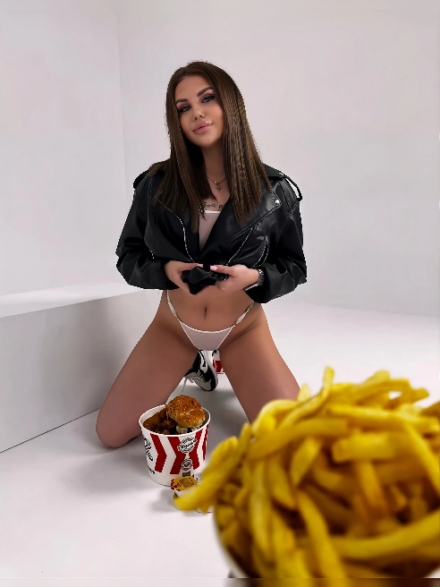 СЛАДЕНЬКАЯ 👅КРАСОТОЧКА👅 ждет в гости мальчиков для приятного времяпрепровождения💦☺❤❤

 Я очарую тебя и твой 🍌 своим умелым ротиком👄
