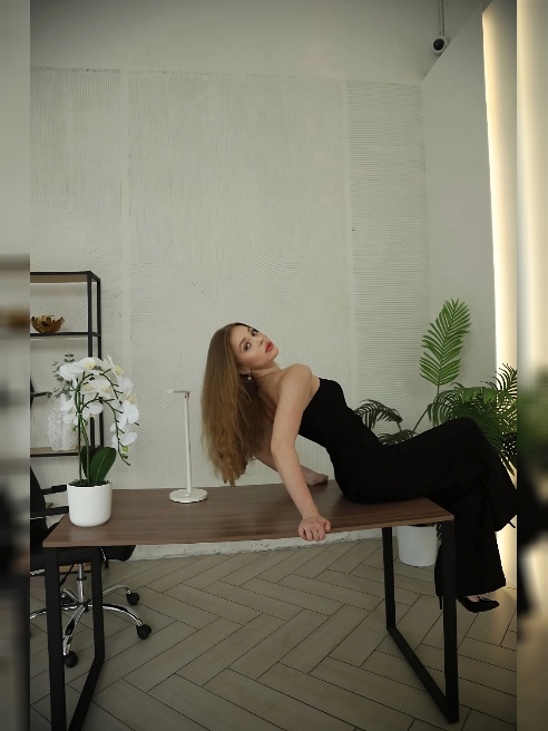 New girl! Юность, нежность, натуральность и неиспорченность… 



Привет, меня зовут Лея и мне только-только исполнилось 18 лет, в жизни...