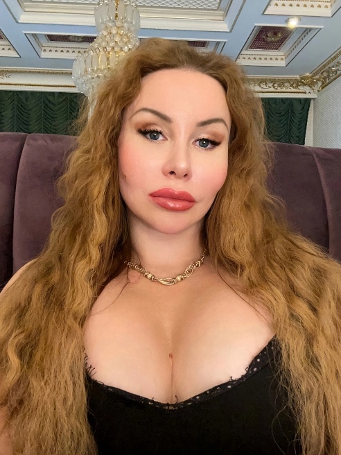 Открыта для длительных взаимовыгодных отношений GFE  

Встречаюсь исключительно под прекрасное настроение и при ментальном возбуждении:-...