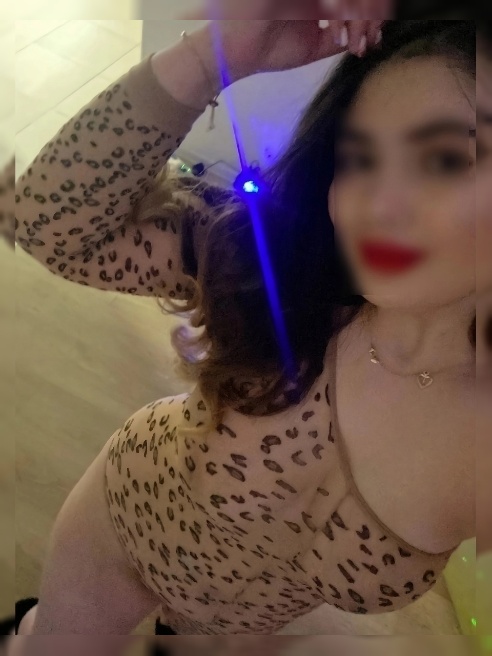 Я просто SEXY бомбочка. Озорная, заводная и жизнерадостная пчёлка)) Секс просто обожаю! Поэтому процессу отдаюсь по полной!!! Знаю все о...