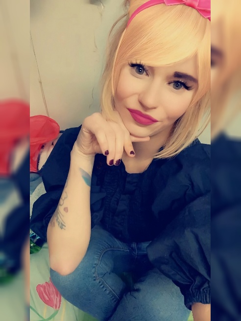 Я хорошая но могу быть и плохой девочкой очень люблю секс когда я ласкаю или меня ласкают.