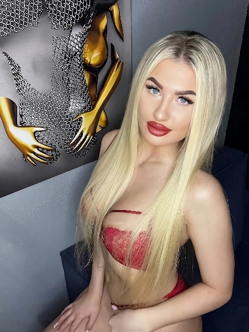 Эта ночь будет принадлежать только нам. 💋🔥 Я хочу почувствовать тебя рядом, каждое твоё движение, каждый шёпот, который пробуждает во мне...