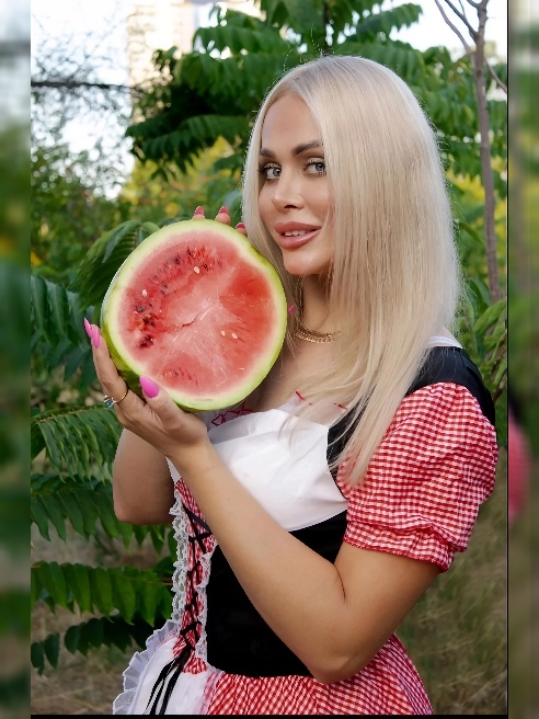 Привет, меня зовут Лера Василькова, я очень нежная, красивая, обаятельная и привлекательная девушка. Полностью натуральная ❤

