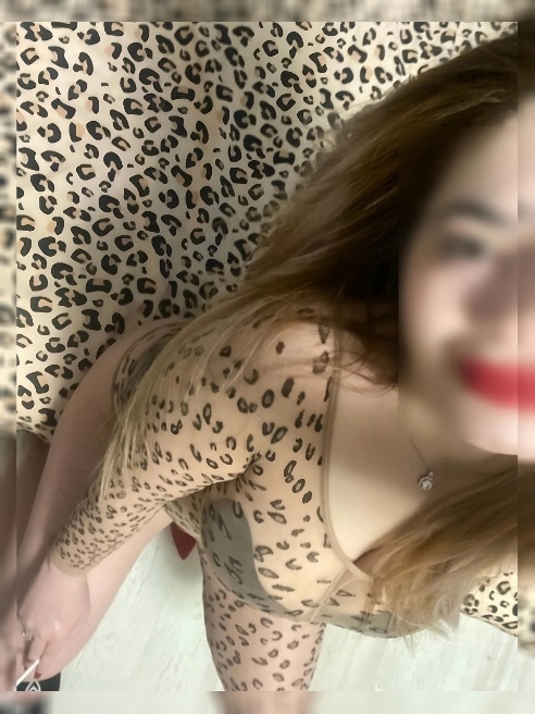 Я просто SEXY бомбочка. Озорная, заводная и жизнерадостная пчёлка)) Секс просто обожаю! Поэтому процессу отдаюсь по полной!!! Знаю все о...