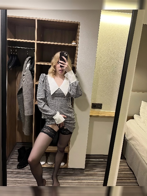 Привет! Меня зовут Аня)😊

Я - молоденькая и весёлая девушка.

-Учусь в институте💒

-Занимаюсь танцами💃 и качаю попку))

-Нет тату и силик...