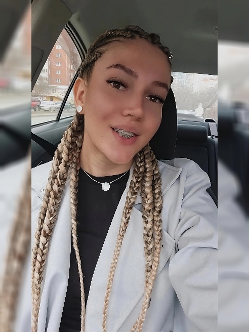 Мой взгляд ловит твой и держит, не отпуская 👀 В улыбке — провокация, в голосе — желание, в движении — огонь 💃 Я люблю флирт и игру, в кот...