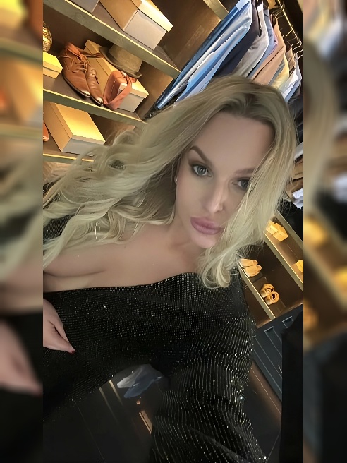 Просто посмотри на мои шикарные формы и моё красивое лицо🥰



На мои мягкие губки, а потом представь их на своём возбуждённом члене, кото...