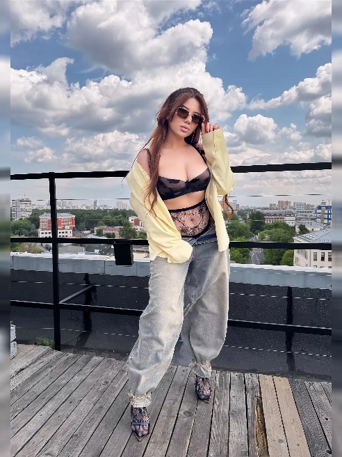 Так хочется мужского внимания🥺🥺🩷

Я уже вся мокренькая…💦💦💦

Как на счет поставить меня на коленочки и заставить ублажать твой сладкий 🍌?)...