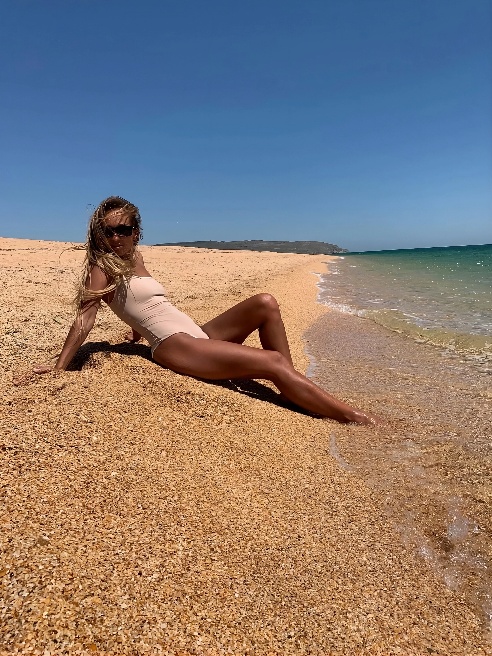 ВПЕРВЫЕ НА САЙТЕ! 💋 



Молодая, красивая, миниатюрная кошечка! ❤



Обожаю яркий и бурный секс! 

Натуральная грудь ) 

Стройные ножки и...