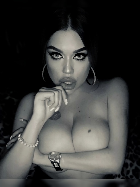 Привет сладкий💋Я - эффектная шатенка с сочными формами🔥Обожаю секс и все что с ним связано!!!Нравится подчиняться сильным и властным мужч... Привет сладкий💋Я - эффектная шатенка с сочными формами🔥Обожаю секс и все что с ним связано!!!Нравится подчиняться сильным и властным мужч...