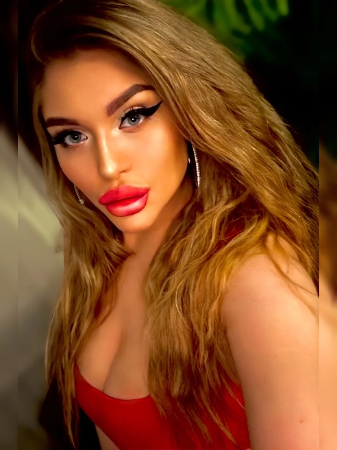 Привет сладкий💋Я - эффектная шатенка с сочными формами🔥Обожаю секс и все что с ним связано!!!Нравится подчиняться сильным и властным мужч... Привет сладкий💋Я - эффектная шатенка с сочными формами🔥Обожаю секс и все что с ним связано!!!Нравится подчиняться сильным и властным мужч...