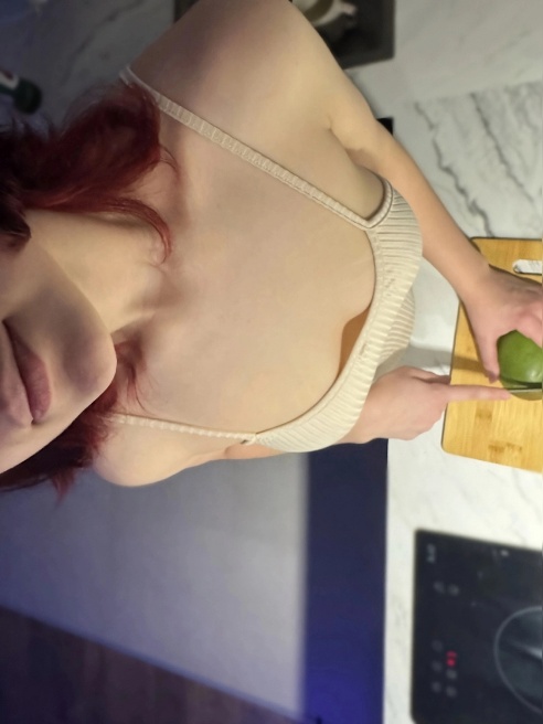 Молоденькая и очень сексуальная девушка!!! Формат GFE в лучшем виде! Очень способная и готова всегда подарить свою ласку и любовь галантн...