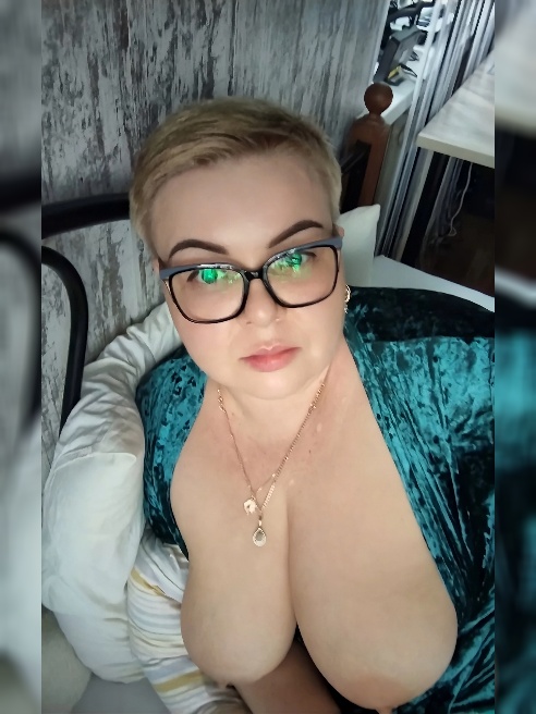 ИНДИвидуально!!! Сочная дамочка с аппетитными формами и роскошной попой,активная в сексе,с качественным минетом,не оставит вас равнодушны...
