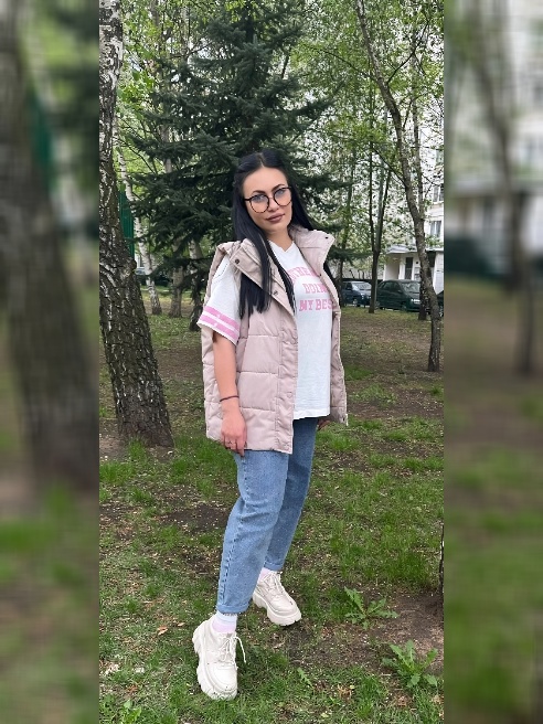 Уважаемые гости! Я Вика, и я рада приветствовать Вас на своей страничке! Буду рада вашему приглашению для отличного и незабываемого отдых...