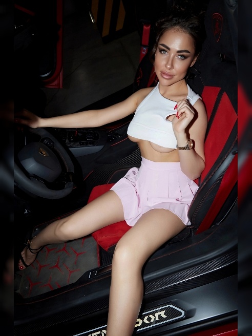 Посвящаю себя любителям натуральной красоты❤Обладательница нежнейшей кожи и обворожительной улыбки. Давайте познакомимся чуть ближе💦Блаже...
